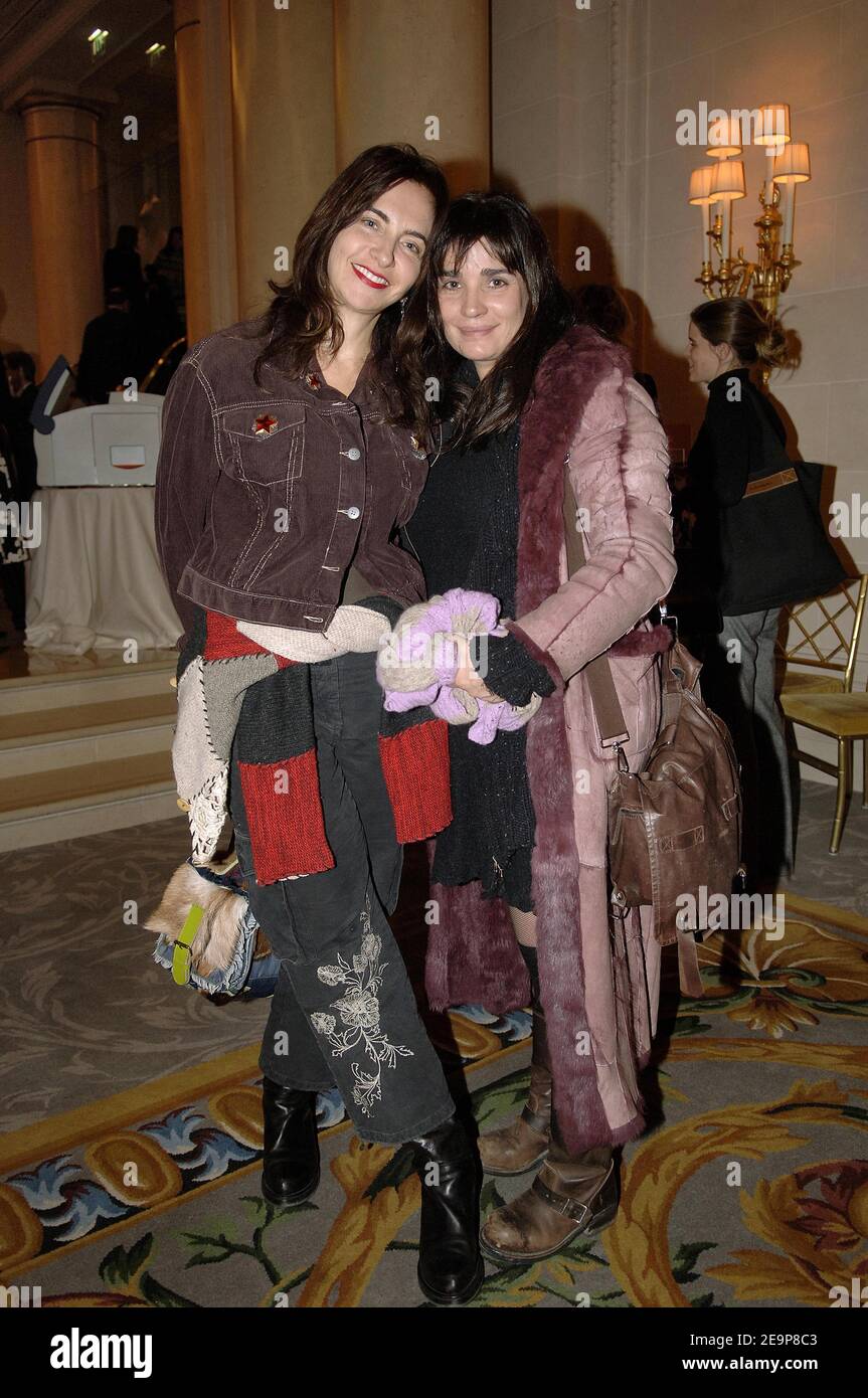 Il designer Nathalie Garcon e l'attrice Christine Citti partecipano alla mostra "Les Coulisses du Mariage" presso l'Hotel George V di Parigi, Francia, il 9 novembre 2006. Foto di Giancarlo Gorassini/ABACAPRESS.COM Foto Stock