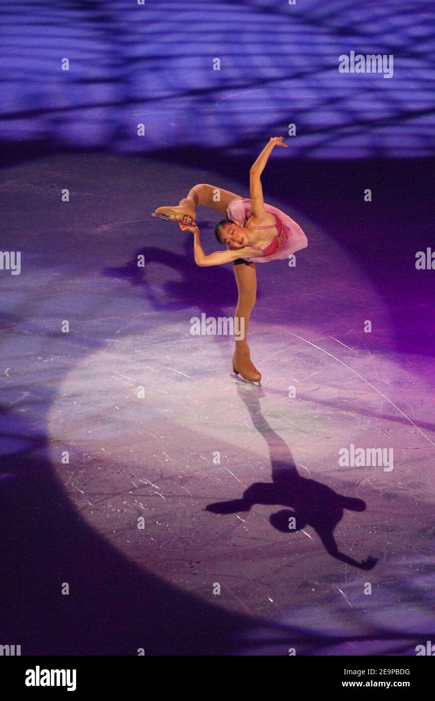 Il Korean's yu Na Kim si esibisce durante l'evento di pattinaggio di gala del Trophee Bompard, presso il Palais omnisports Paris Bercy in Francia il 19 novembre 2006. Foto di Nicolas Gouhier/Cameleon/ABACAPRESS.COM Foto Stock