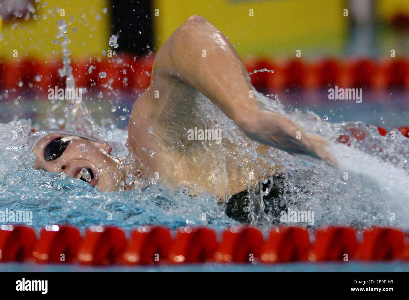 La Russia Yury Prilukov vince la medaglia d'oro sui 1500 metri di freestyle maschile durante i campionati europei di nuoto a breve corso a Helsinki, Finlandia, il 9 dicembre 2006. Foto di Nicolas Gouhier/Cameleon/ABACAPRESS.COM Foto Stock