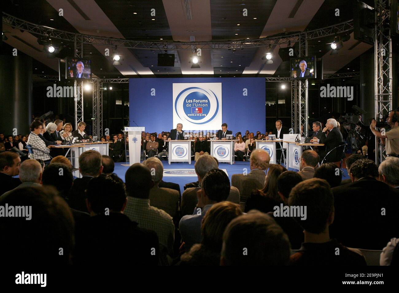 Primo incontro della campagna pre-elettorale dell'UMP (Unione per un movimento popolare) a la Defense, vicino a Parigi, il 9 dicembre 2006. Foto di Bernard Bisson/ABACAPRESS.COM Foto Stock