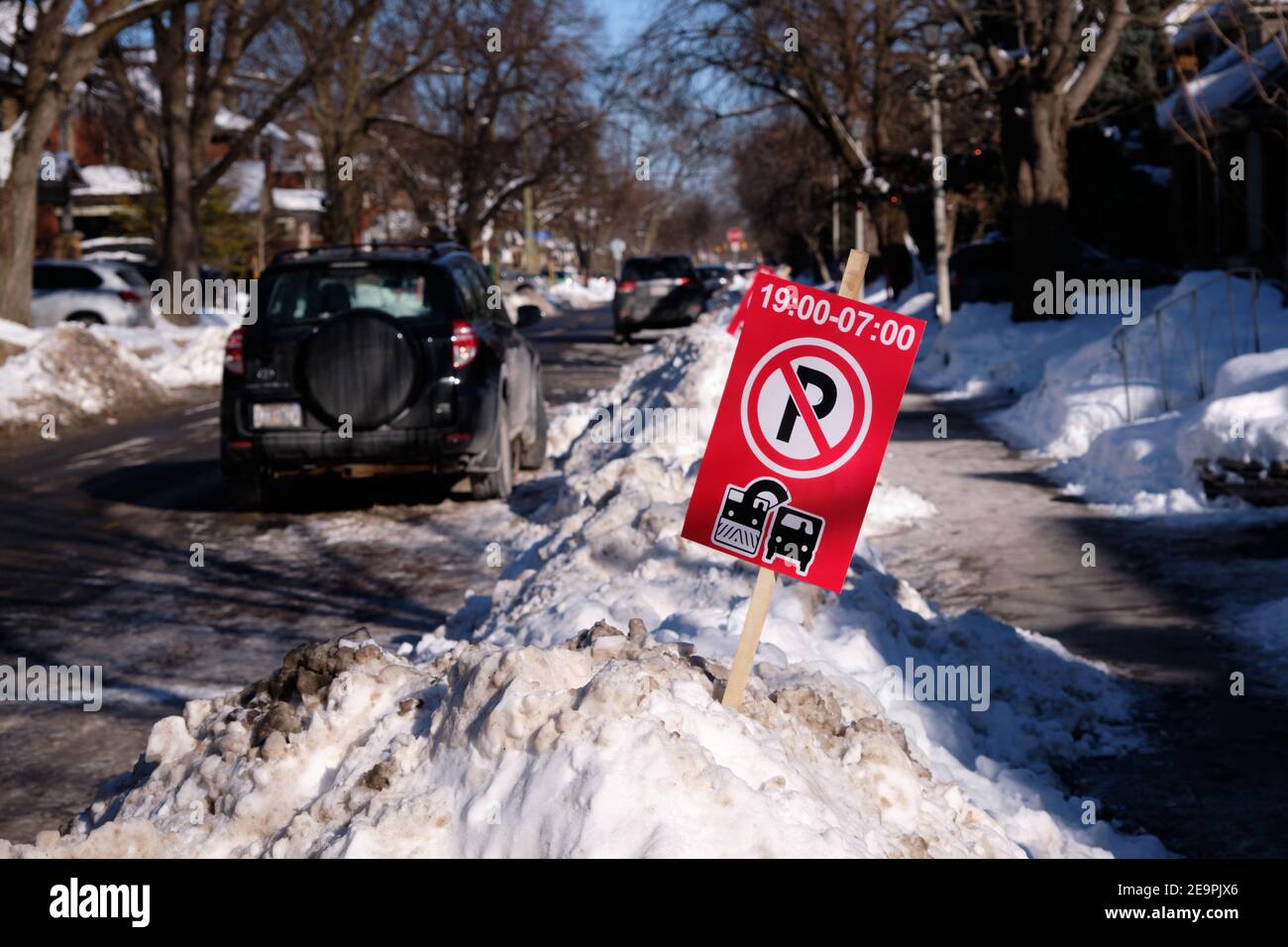 Nessun cartello di parcheggio temporaneo per la rimozione della neve ad Ottawa Foto Stock