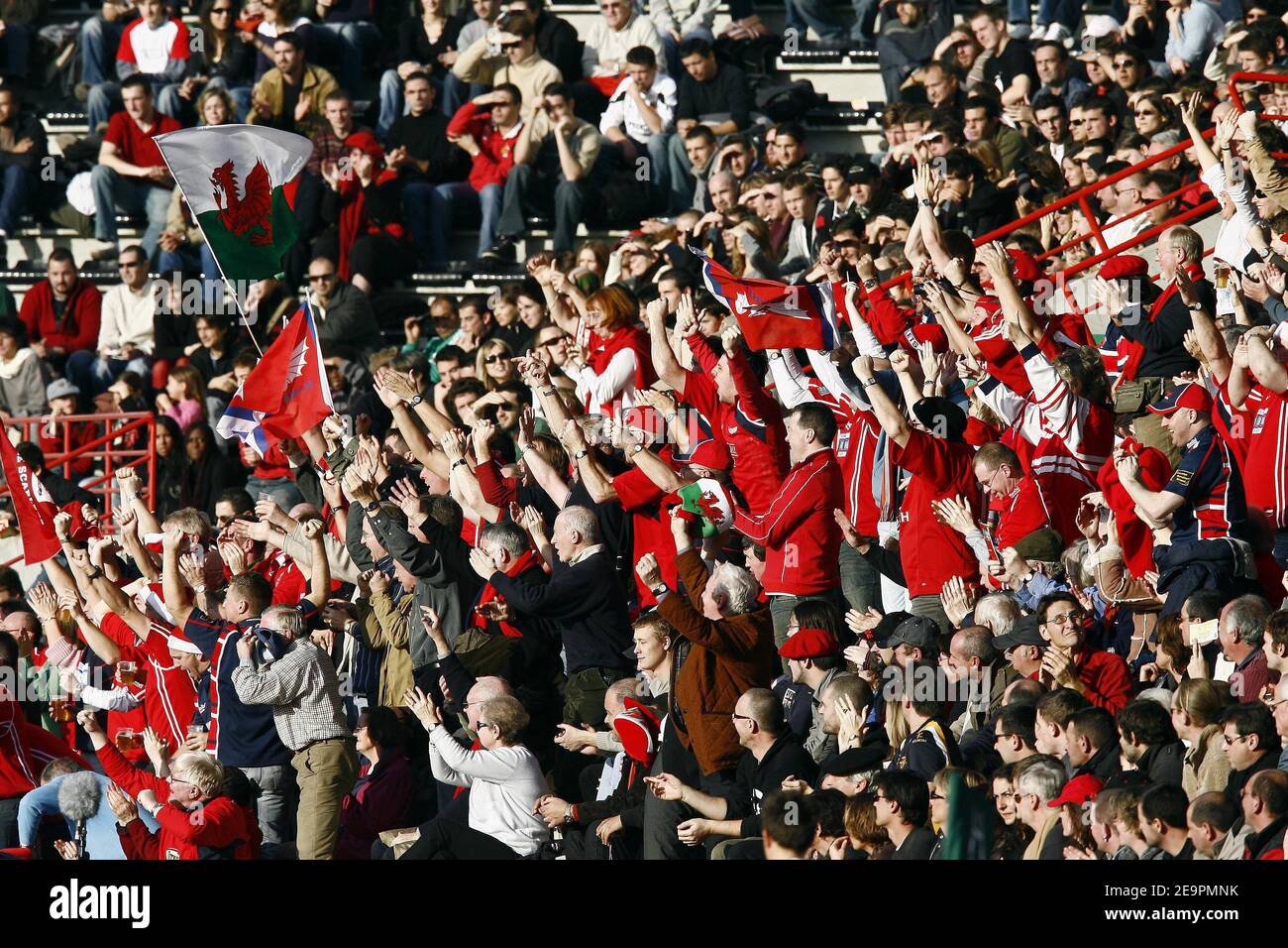 I sostenitori di Stade Toulousain durante la partita della Heineken Cup, Stade Toulousain vs Llanelli Scarlets a Tolosa, Francia, il 16 dicembre 2006. Llanelli Scarlets ha vinto il 41-34. Foto di Christian Liegi/ABACAPRESS.COM Foto Stock