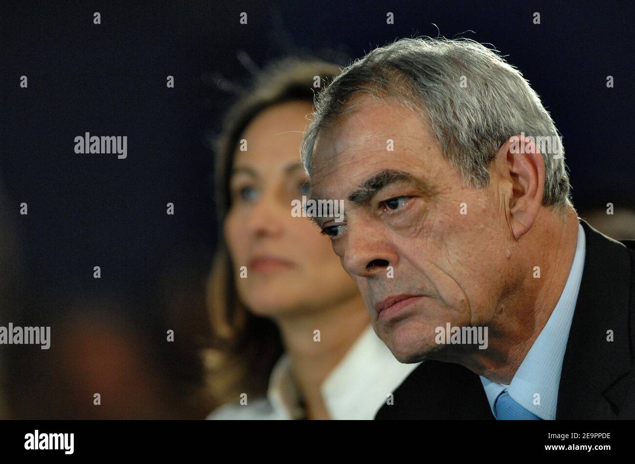 Il deputato francese Henri Emmanueli partecipa ad un incontro del candidato del partito socialista francese alle elezioni presidenziali del 2007, Segolene Royal, a Illkirch-Graffenstaden, nei pressi di Strasburgo, nella Francia orientale, il 20 dicembre 2006. Foto di Christophe Guibbaud/ABACAPRESS.COM Foto Stock