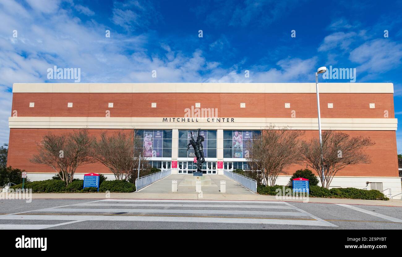 Mobile, Alabama - 30 gennaio 2021: Il Mitchell Center nel campus della University of South Alabama Foto Stock