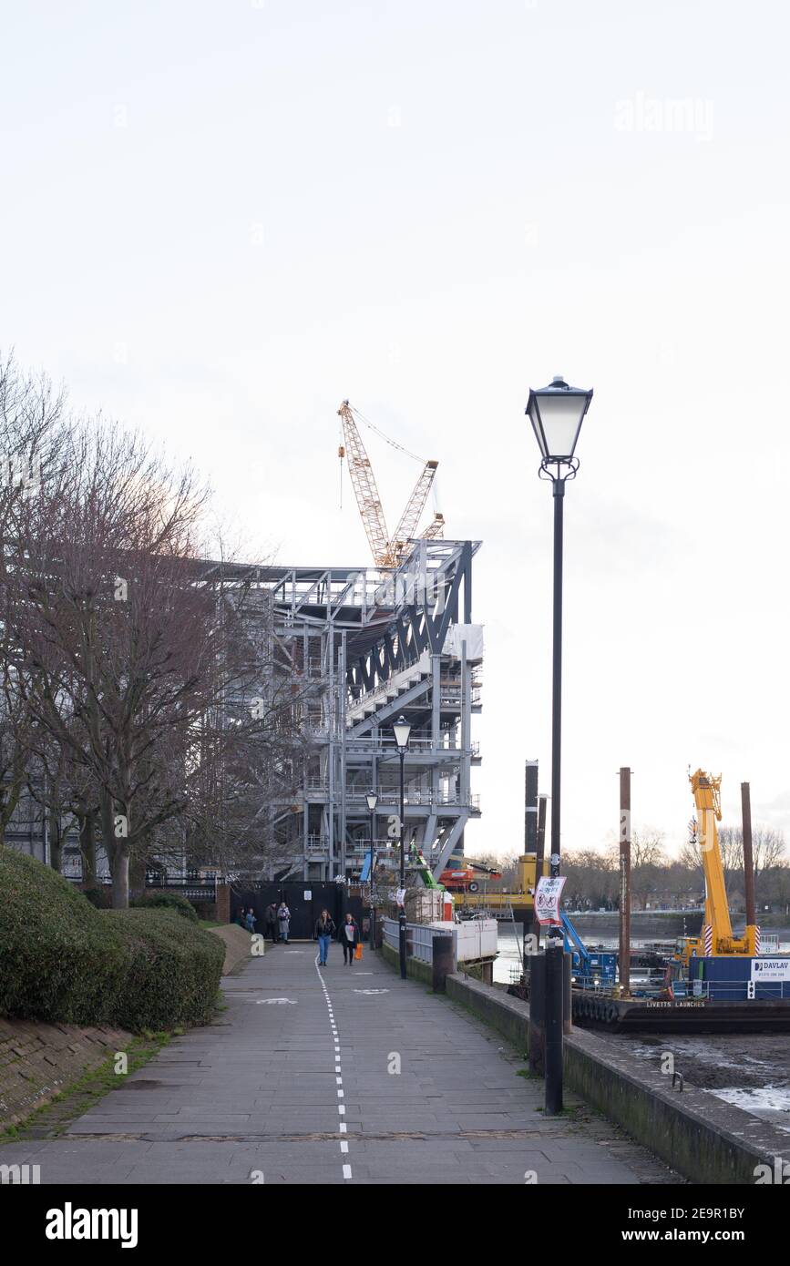 Ristrutturazione di Craven Cottage (Fulham Football Club) Riverside Stand, Stevenage Rd, Fulham, Londra SW6 6HH Foto Stock