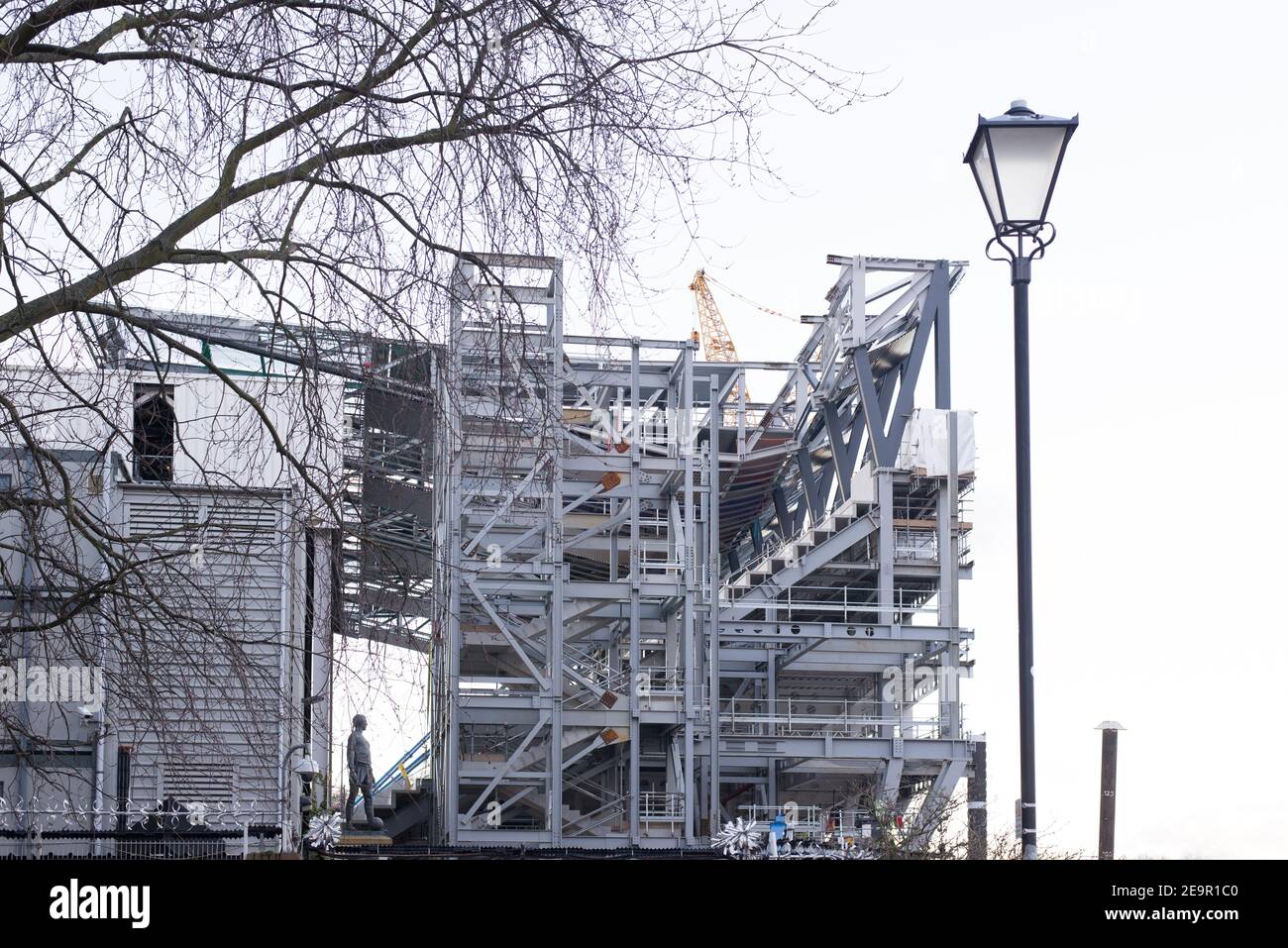 Ristrutturazione di Craven Cottage (Fulham Football Club) Riverside Stand, Stevenage Rd, Fulham, Londra SW6 6HH Foto Stock