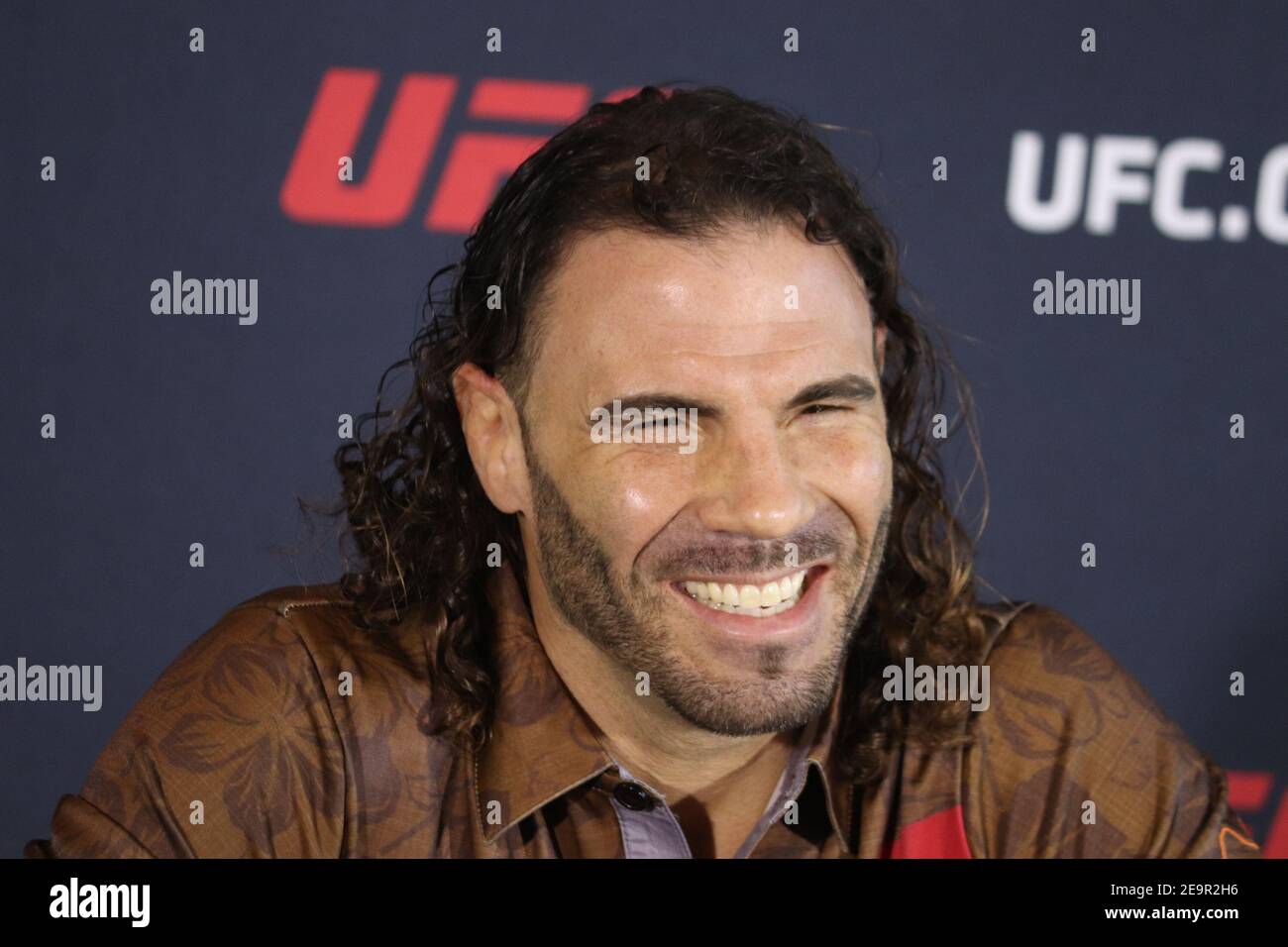 Las Vegas, Nevada, Las Vegas, NV, Stati Uniti. 5 Feb 2021. Las Vegas, NV - 4 febbraio: Clay Guida interagisce con i media durante la conferenza stampa UFC Vegas 18 all'UFC Apex il 5 febbraio 2021 a Las Vegas, Nevada, Stati Uniti. Credit: Diego Ribas/PX Imagens/ZUMA Wire/Alamy Live News Foto Stock