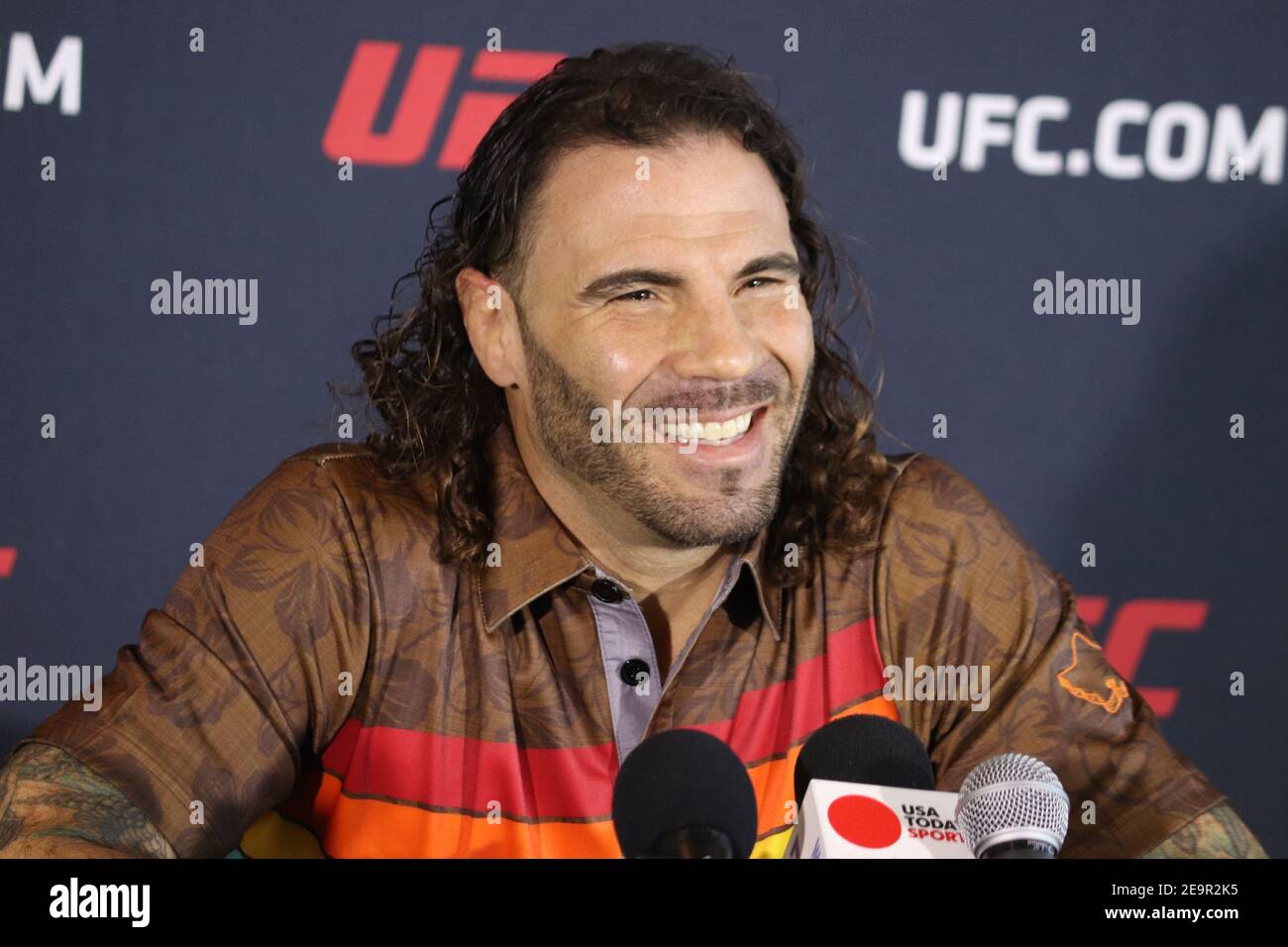 Las Vegas, Nevada, Las Vegas, NV, Stati Uniti. 5 Feb 2021. Las Vegas, NV - 4 febbraio: Clay Guida interagisce con i media durante la conferenza stampa UFC Vegas 18 all'UFC Apex il 5 febbraio 2021 a Las Vegas, Nevada, Stati Uniti. Credit: Diego Ribas/PX Imagens/ZUMA Wire/Alamy Live News Foto Stock