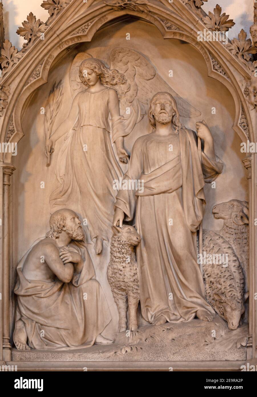 LONDRA, GRAN BRETAGNA - 19 SETTEMBRE 2017: Il rilievo marmoreo di Gesù come buon Pastore nella chiesa di St Stephen's Rochester Row di G.G. Adams (1855). Foto Stock