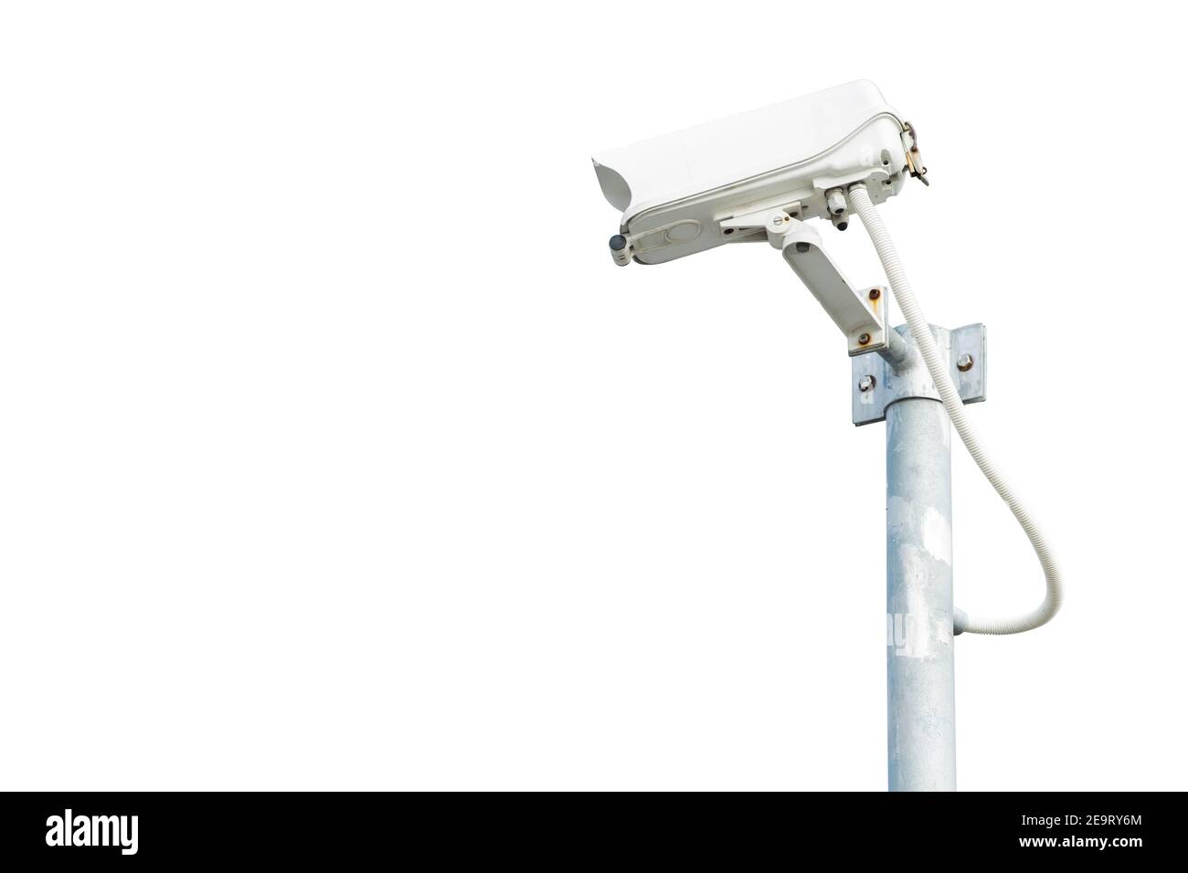 Telecamera CCTV in alloggiamento esterno con tenuta stagna impostazione unità esterna attivata post isolato su sfondo bianco Foto Stock