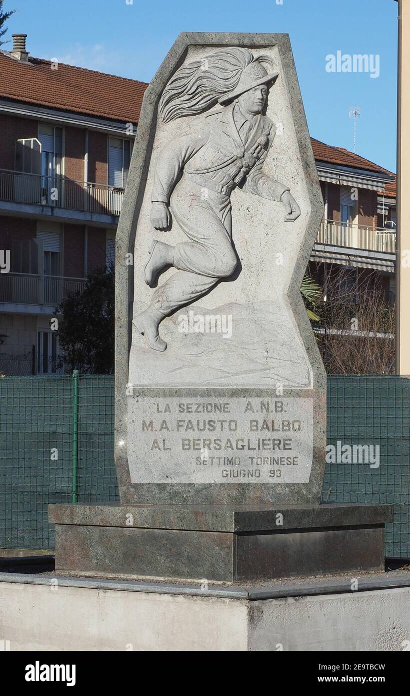 SETTIMO TORINESE, ITALIA - CIRCA GENNAIO 2021: Monumento a Bersagliere Foto Stock