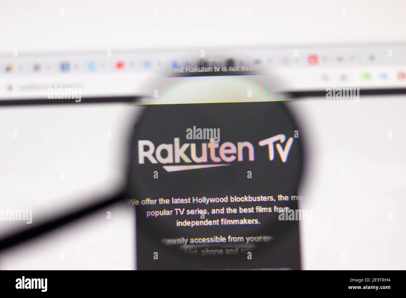 Los Angeles, USA - 1 febbraio 2021: Pagina web Rakuten TV. Logo Rakuten.tv sullo schermo, editoriale illustrativo Foto Stock