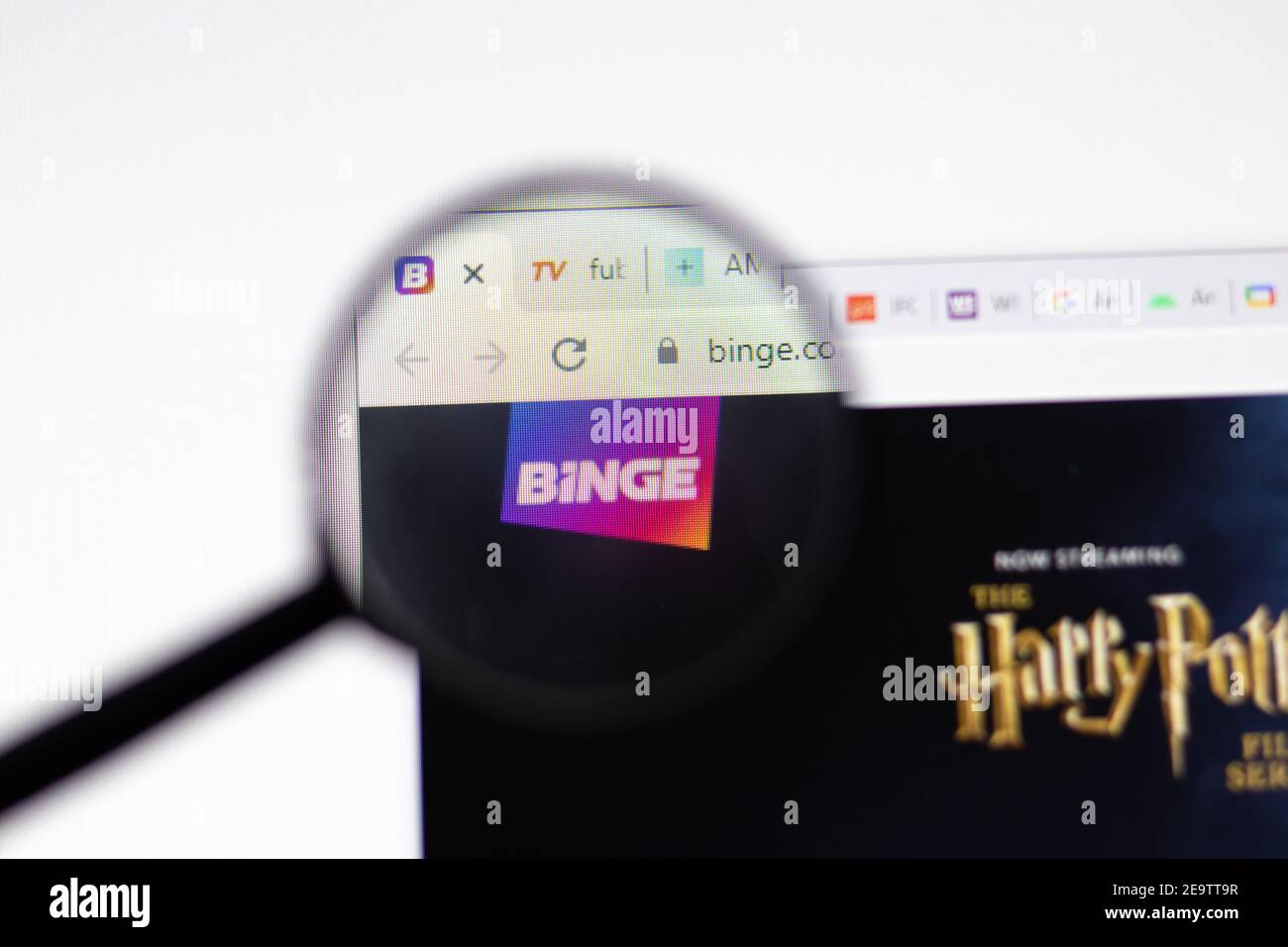 Los Angeles, USA - 1 febbraio 2021: Pagina del sito Web di Binge. Binge.com.au logo sullo schermo, editoriale illustrativo Foto Stock