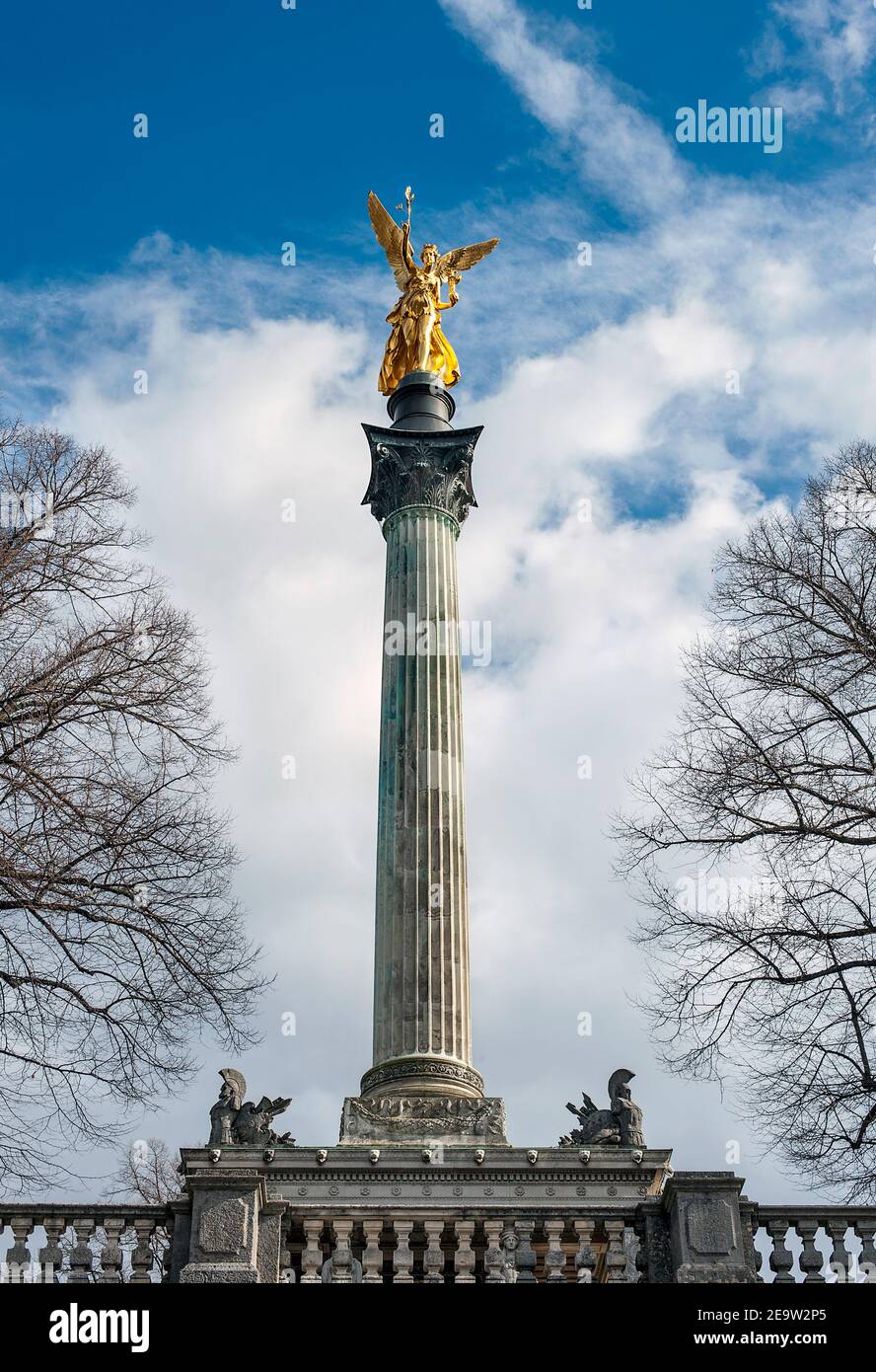 Monaco di Baviera - Germania, 22 febbraio 2019: L'Angelo della Pace è un monumento nel sobborgo di Bogenhausen a Monaco. Foto Stock