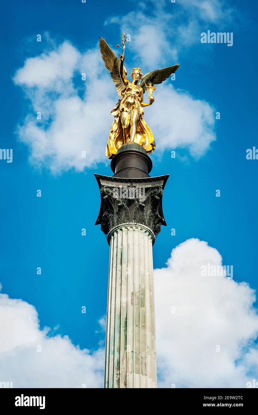 Monaco di Baviera - Germania, 13 agosto 2019: L'Angelo della Pace è un monumento nel sobborgo di Bogenhausen a Monaco. Foto Stock