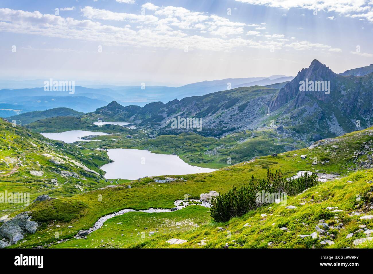 Alba vista aerea di sette laghi di rila in Bulgaria Foto Stock