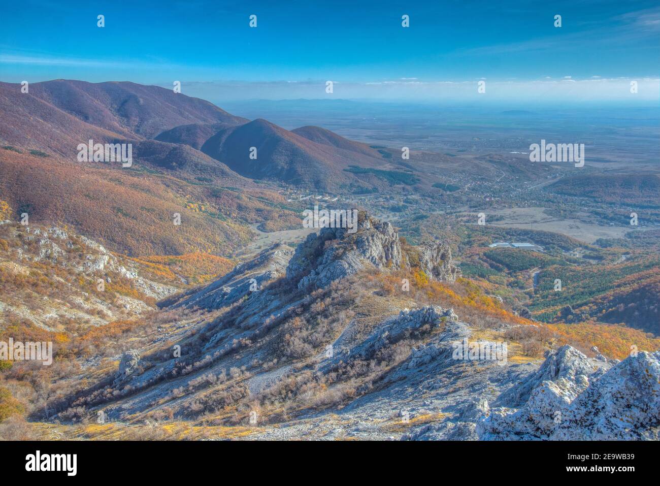 Catena montuosa balcanica vicino Sliven, Bulgaria Foto stock - Alamy