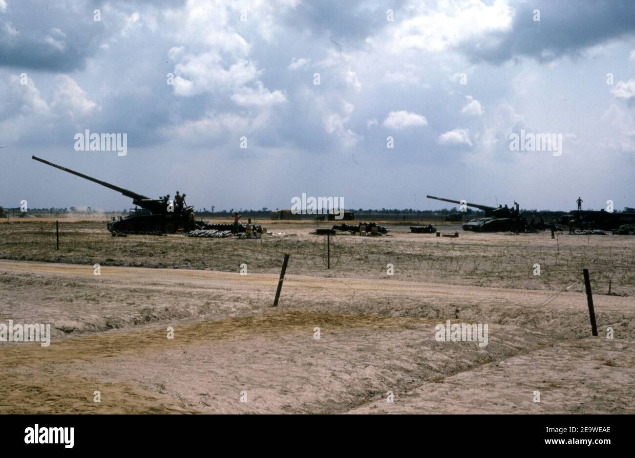 USA Vietnam-Krieg US ARMY Selbstfahrgeschütz (Selbstfahrlafette) M107 175 mm - Guerra del Vietnam Esercito degli Stati Uniti Auto-propelled Gun M107 6.9 pollici Foto Stock