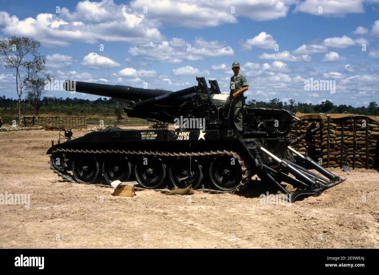 USA Vietnam-Krieg US ARMY Selbstfahrgeschütz (Selbstfahrlafette) M110 203 mm - Guerra del Vietnam Esercito degli Stati Uniti Self-Propelled Gun M110 8 pollici Foto Stock