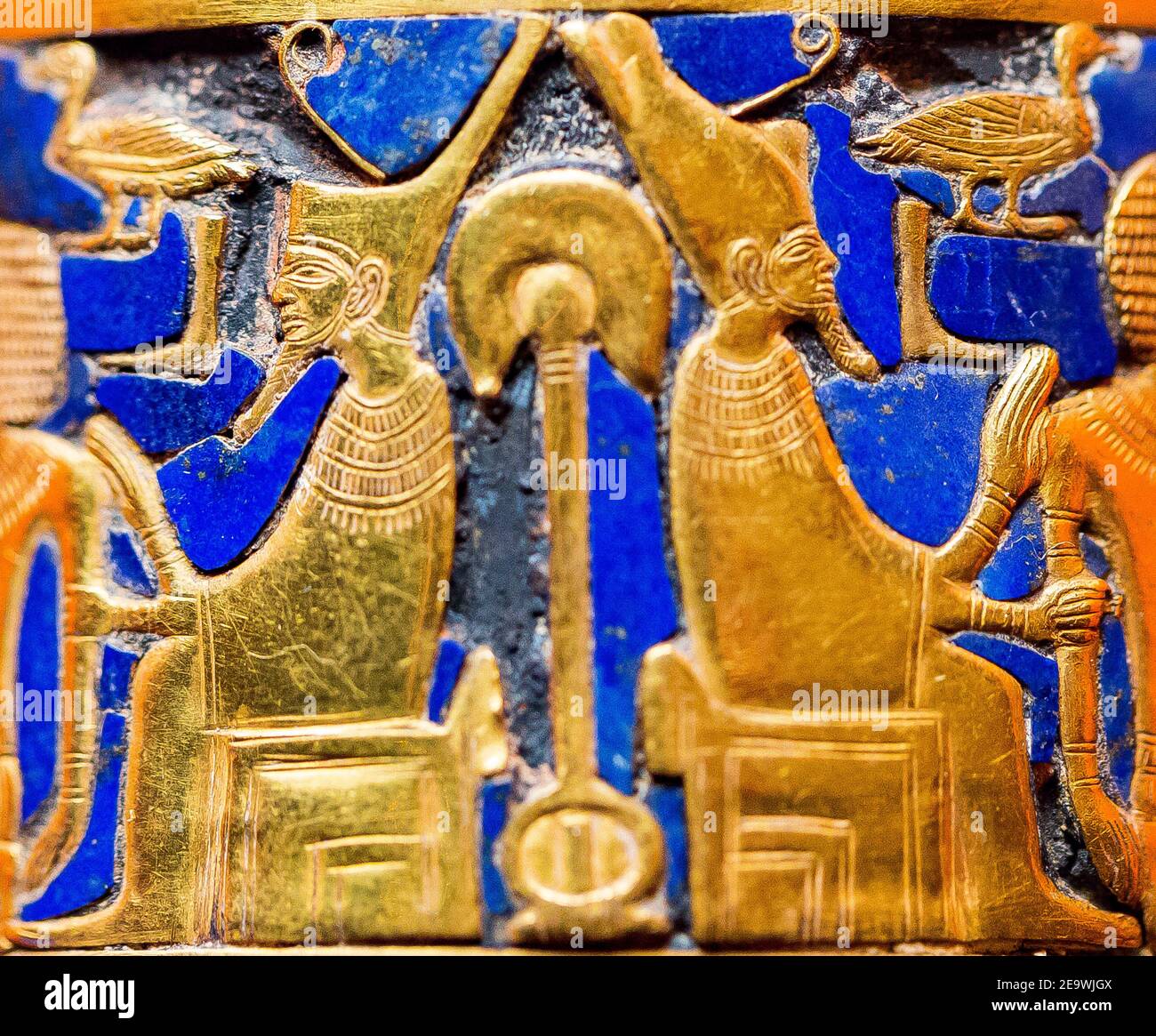 Egitto, Cairo, Museo Egizio, bracciale d'oro trovato nella tomba della regina Ahhotep, la madre di Ahmosis, Dra Abu el Naga, Luxor. Rituale di incoronazione. Foto Stock