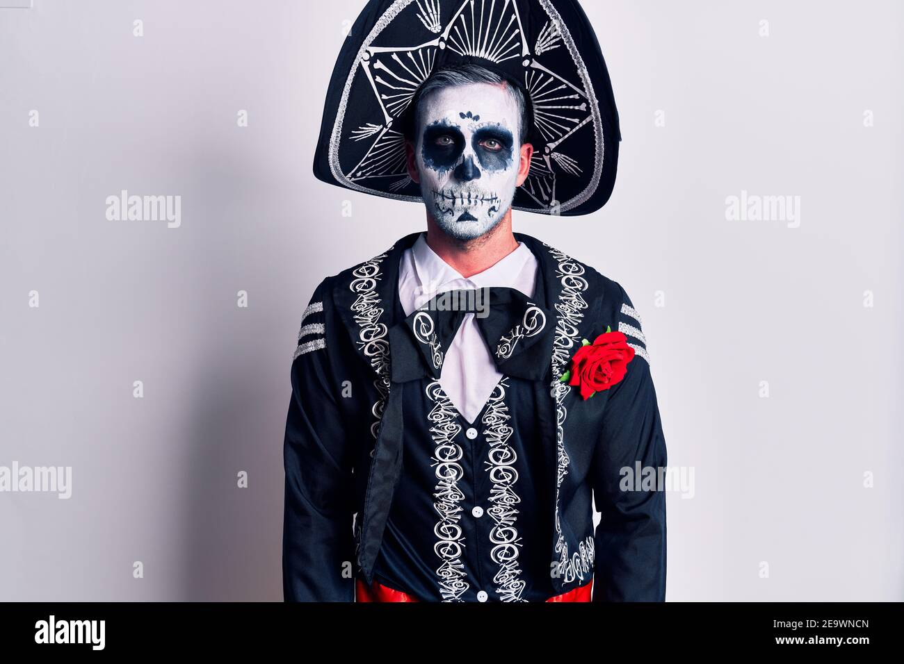Uomo spaventoso indosso giorno del deadmake up e costume Dal rituale tradizionale in Messico Foto Stock