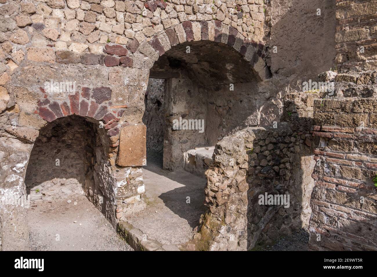 Ercolano rovine, antica città romana di pescatori sepolta dall'eruzione del Vesuvio nel 79 d.C., sepolta sotto cenere vulcanica e conservata quasi intatta. Foto Stock