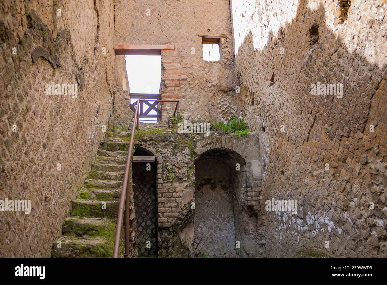 Ercolano rovine, antica città romana di pescatori sepolta dall'eruzione del Vesuvio nel 79 d.C., sepolta sotto cenere vulcanica e conservata quasi intatta. Foto Stock