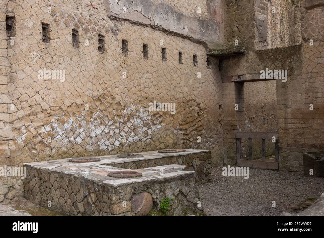 Ercolano rovine, antica città romana di pescatori sepolta dall'eruzione del Vesuvio nel 79 d.C., sepolta sotto cenere vulcanica e conservata quasi intatta. Foto Stock