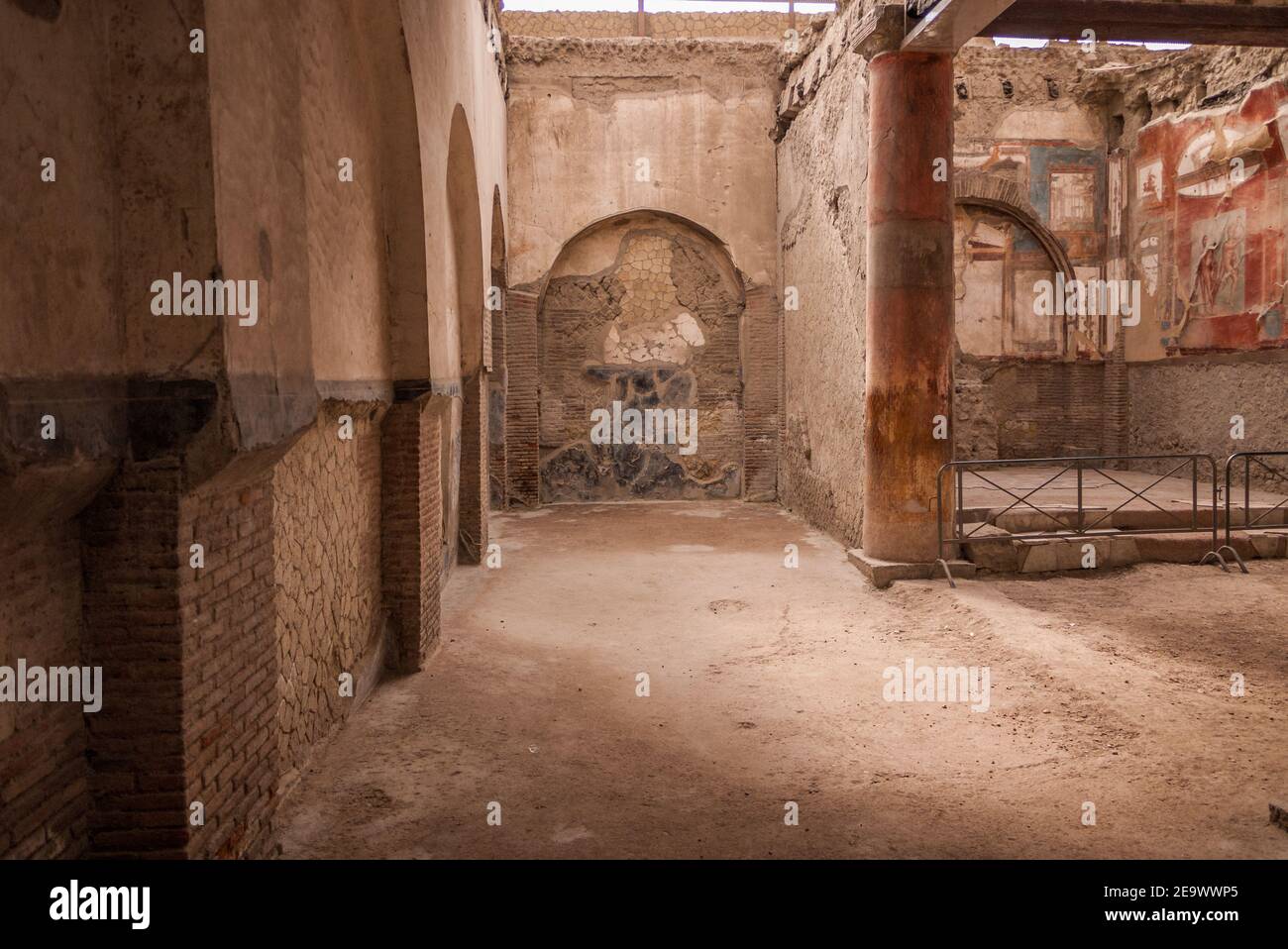 Ercolano rovine, antica città romana di pescatori sepolta dall'eruzione del Vesuvio nel 79 d.C., sepolta sotto cenere vulcanica e conservata quasi intatta. Foto Stock