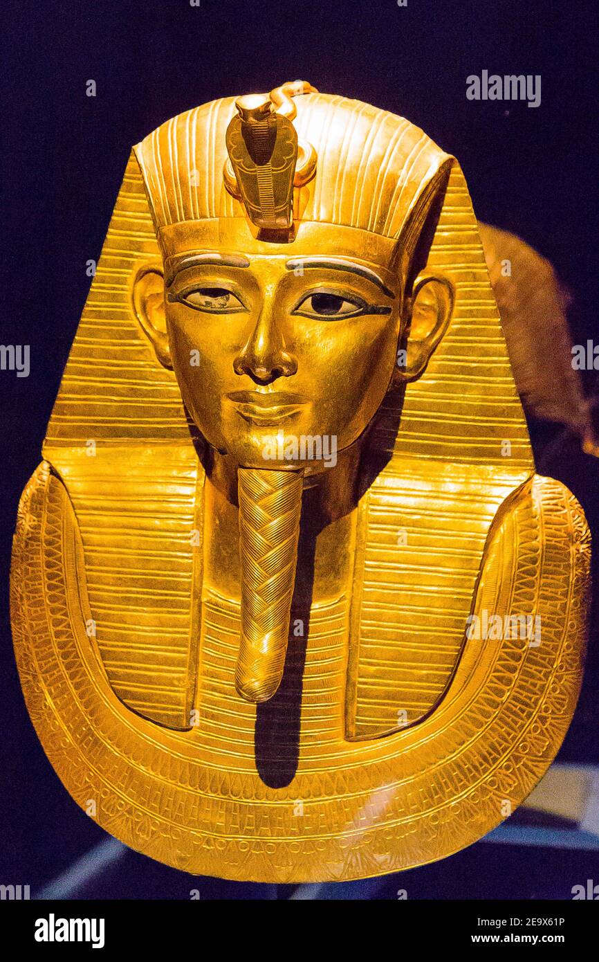 Egitto, Cairo, Museo Egizio, gioielli trovati nella necropoli reale di Tanis, sepoltura del re Psuscennes i: Maschera d'oro. Foto Stock