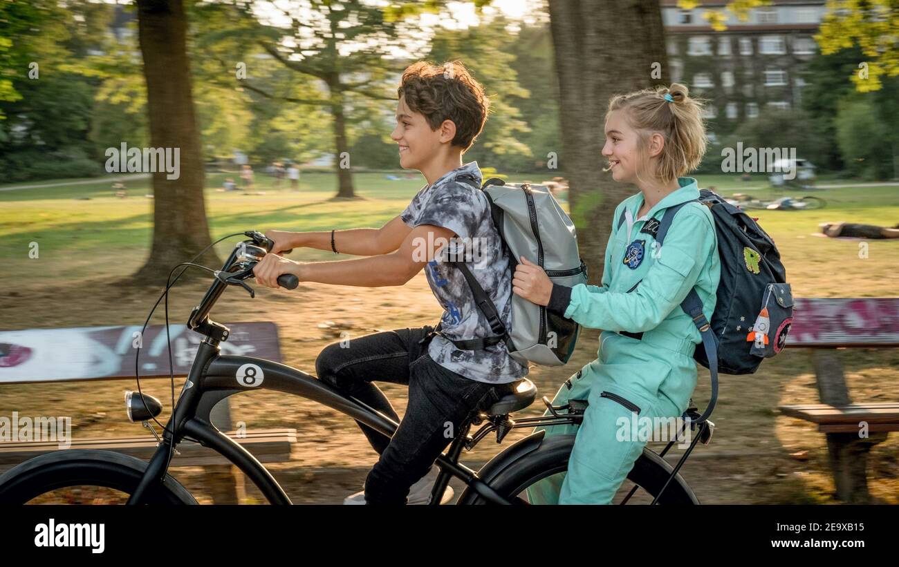 LUNA MAXINER a ROCCA STA CAMBIANDO IL MONDO (2019) -titolo originale: ROCCA VERÄNDERT DIE WELT-, diretto da KATJA BERRATH. Credito: FILM/album PERTINENTI Foto Stock