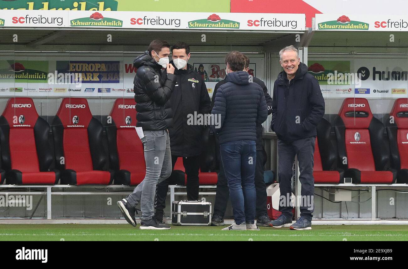 Firo: 06.02.2021 Calcio 1. Bundesliga, Stagione 2020/2021 SC Freiburg - BVB Borussia Dortmund Christian Streich, figura intera, con, e, Sebastian Kehl | utilizzo in tutto il mondo Foto Stock