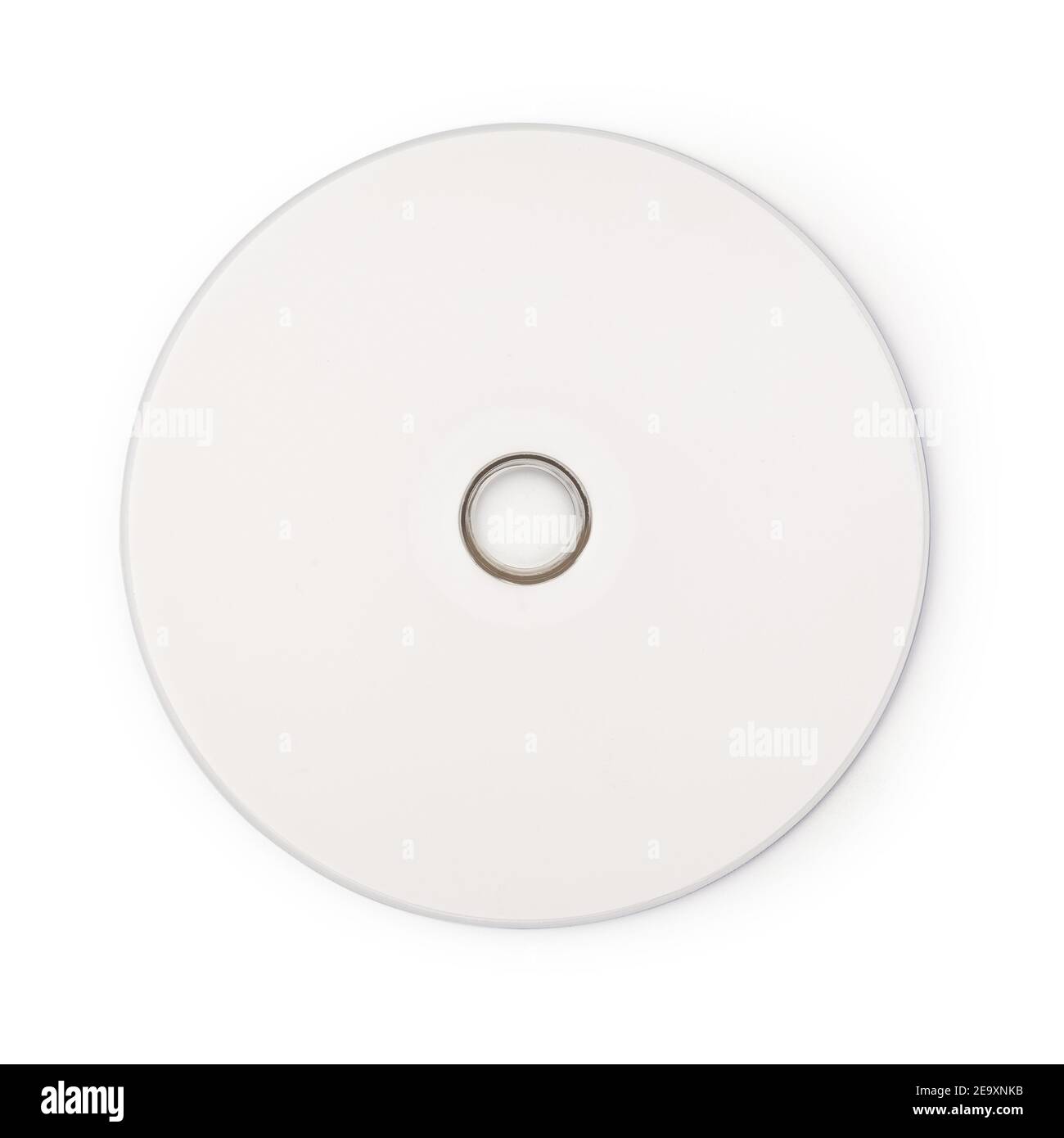 Modello cd bianco realistico isolato su sfondo bianco con tracciato di ritaglio. Foto Stock