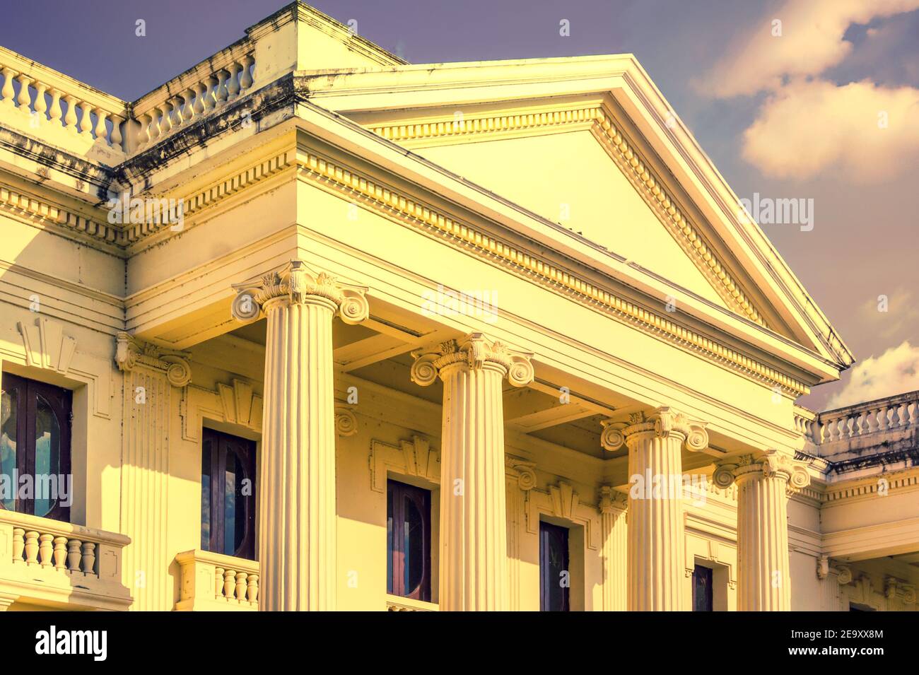 Biblioteca pubblica Jose Marti situata nel Leincio Vidal Park di Santa Clara, Cuba. Questa zona è un monumento nazionale Foto Stock