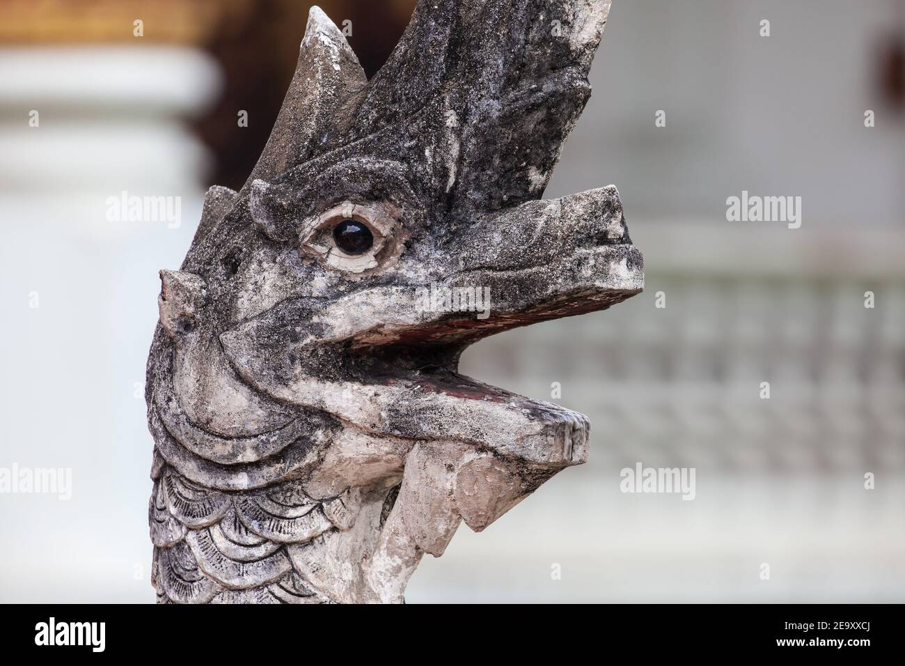 Stone Naga a Wat Phra Singh, Chiang mai, Thailandia. Foto Stock