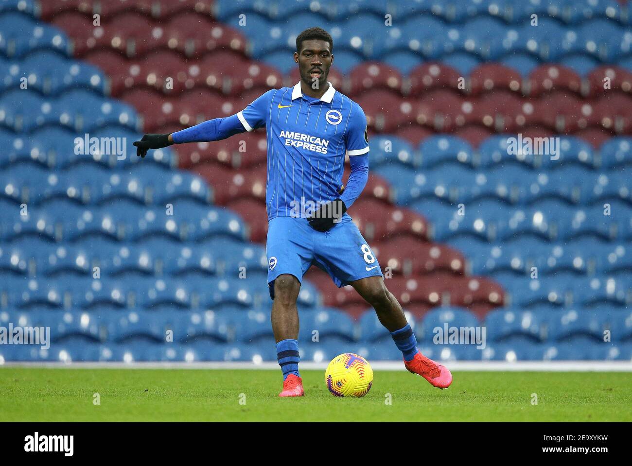 Burnley, Regno Unito. 06 febbraio 2021. Yves Bissouma di Brighton & Hove Albion in azione. Premier League Match, Burnley contro Brighton & Hove Albion al Turf Moor di Burnley, Lancs sabato 6 febbraio 2021. Questa immagine può essere utilizzata solo per scopi editoriali. Solo per uso editoriale, è richiesta una licenza per uso commerciale. Nessun uso nelle scommesse, nei giochi o nelle pubblicazioni di un singolo club/campionato/giocatore. pic di Chris Stading/Andrew Orchard sport photography/Alamy Live news Credit: Andrew Orchard sports photography/Alamy Live News Foto Stock