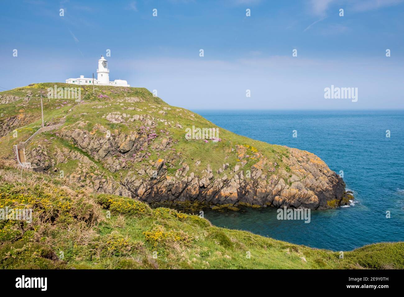 Strumble Head Lighthouse, Pencaer, Pembrokeshire, Galles, GB, Regno Unito Foto Stock