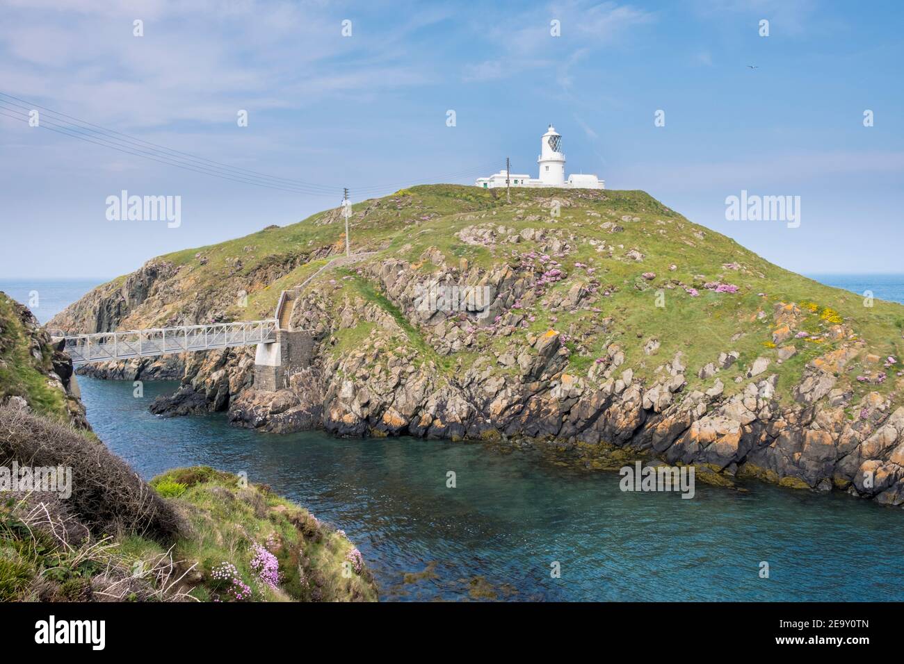 Strumble Head Lighthouse, Pencaer, Pembrokeshire, Galles, GB, Regno Unito Foto Stock