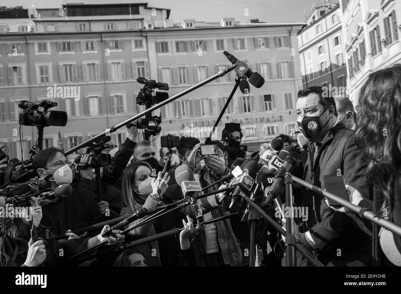 Roma, Italia 2 febbraio 2021: Il leader della Lega Matteo Salvini fa le sue dichiarazioni alla stampa nell'ultimo giorno di consultazioni, Montecitorio. Foto Stock