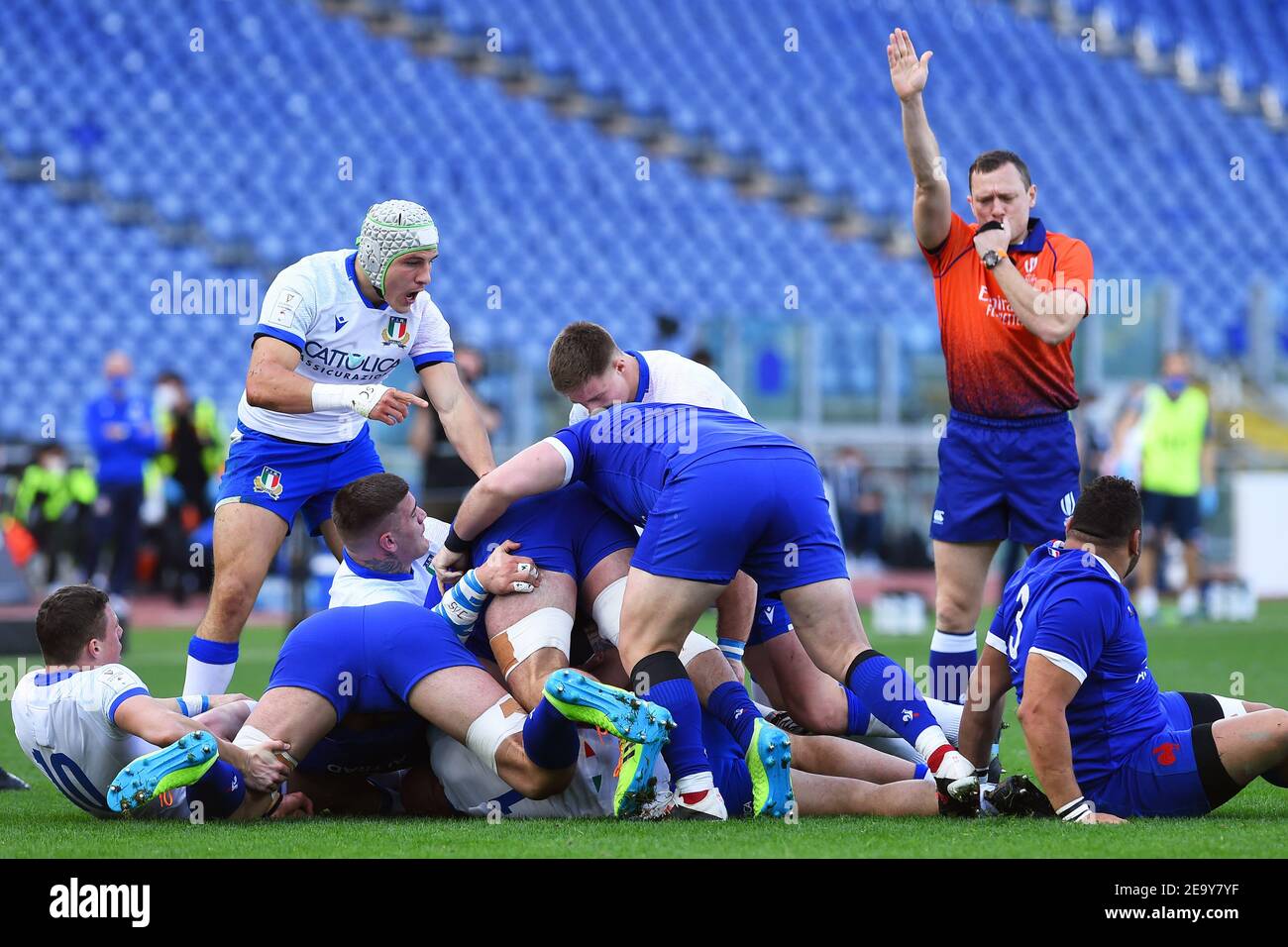 Roma, Italia. 06 febbraio 2021. Giocatori in azione durante la partita Guinness Six Nations tra Italia e Francia allo Stadio Olimpico il 6 febbraio 2021 a Roma. (Foto di Roberto Ramaccia/Agenzia fotografica INA/Sipa USA) Credit: Sipa USA/Alamy Live News Foto Stock