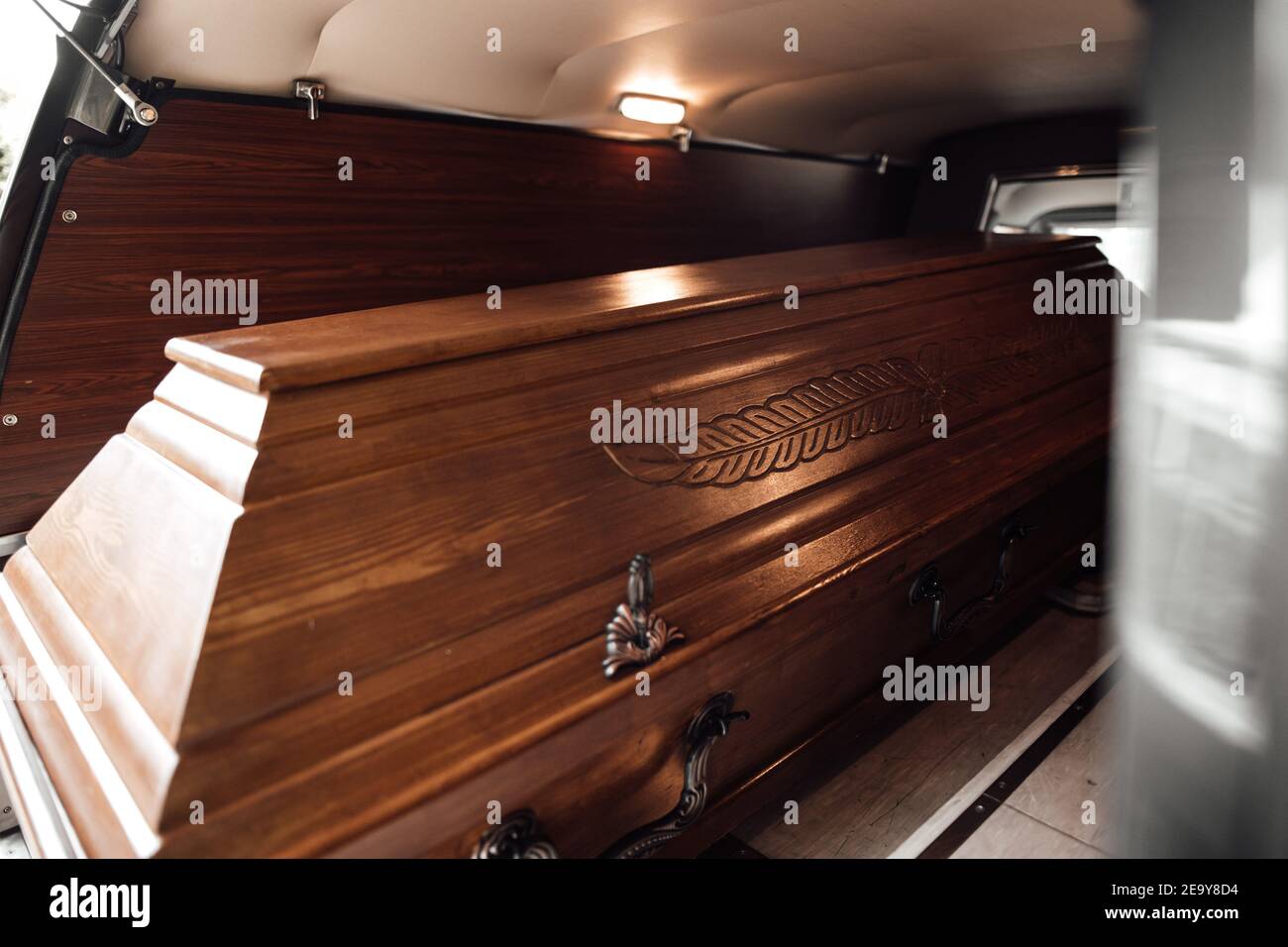 foto di un cazzo in un furgone a un funerale Foto stock - Alamy