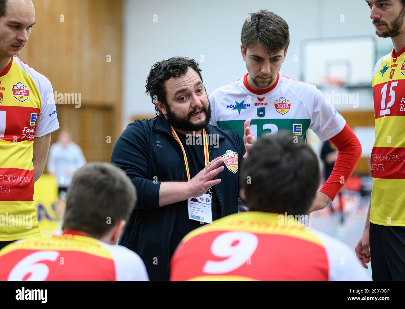 Karlsruhe, Germania. 3 maggio 2021. Allenatore Antonio Bonelli (SSC KA). GES/Pallavolo/2. Bundesliga-Sued: Baden volleys SSC Karlsruhe - SV Schwaig, 06.02.2021 - | Usage worldwide Credit: dpa/Alamy Live News Foto Stock