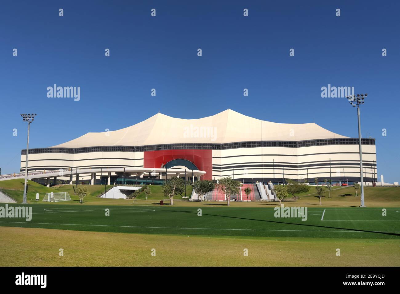 Una vista dello Stadio al Bayt conosciuto anche come Stadio al Khor in Qatar. Foto Stock