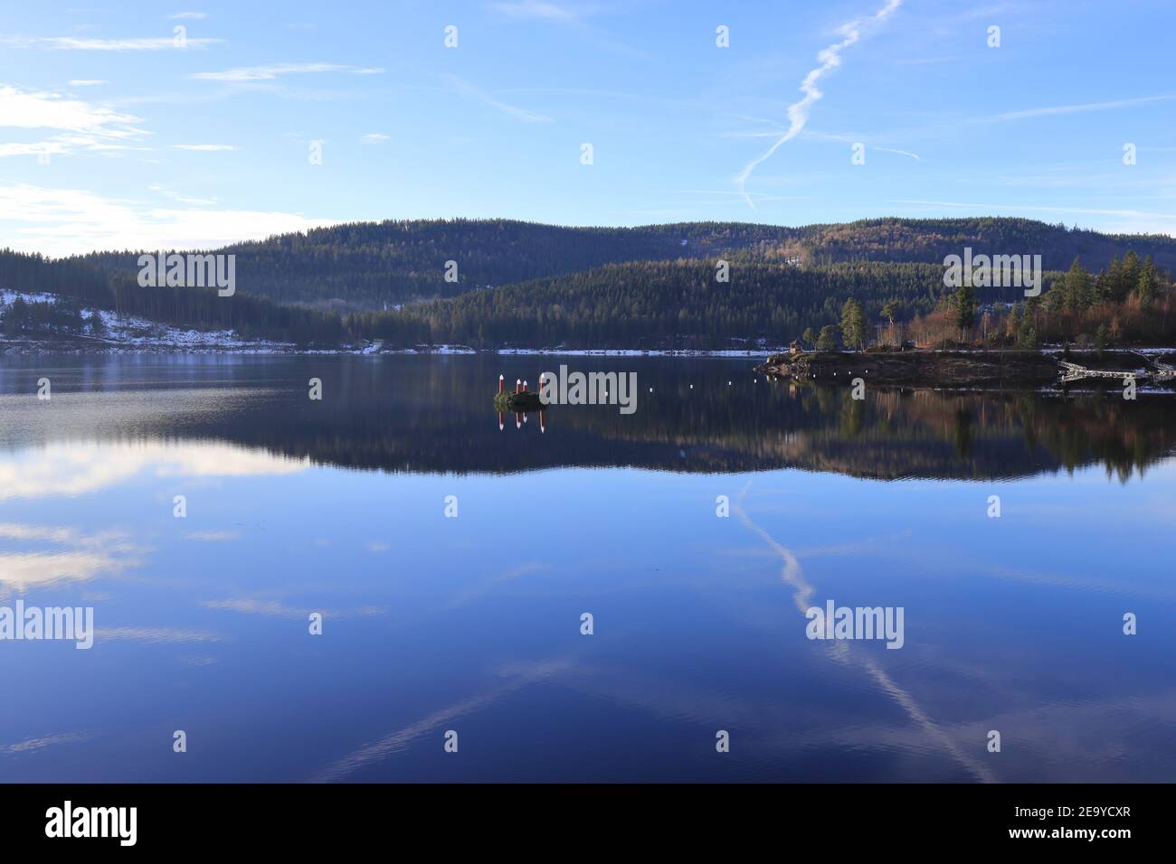 Lago Schluchsee con una corona di avvento nel dicembre 2019 Foto Stock