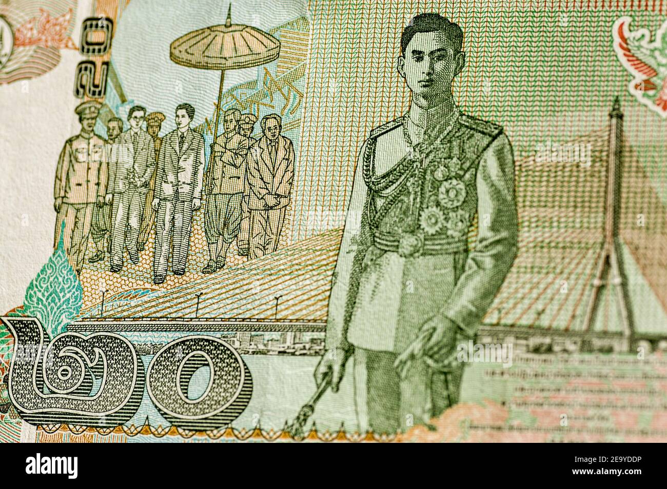 Banconota da 20 Baht che mostra sua Maestà il Re Ananda Mahidol, conosciuto come Re Rama VIII e un moderno ponte. Banconota usata, indicata in una Foto Stock
