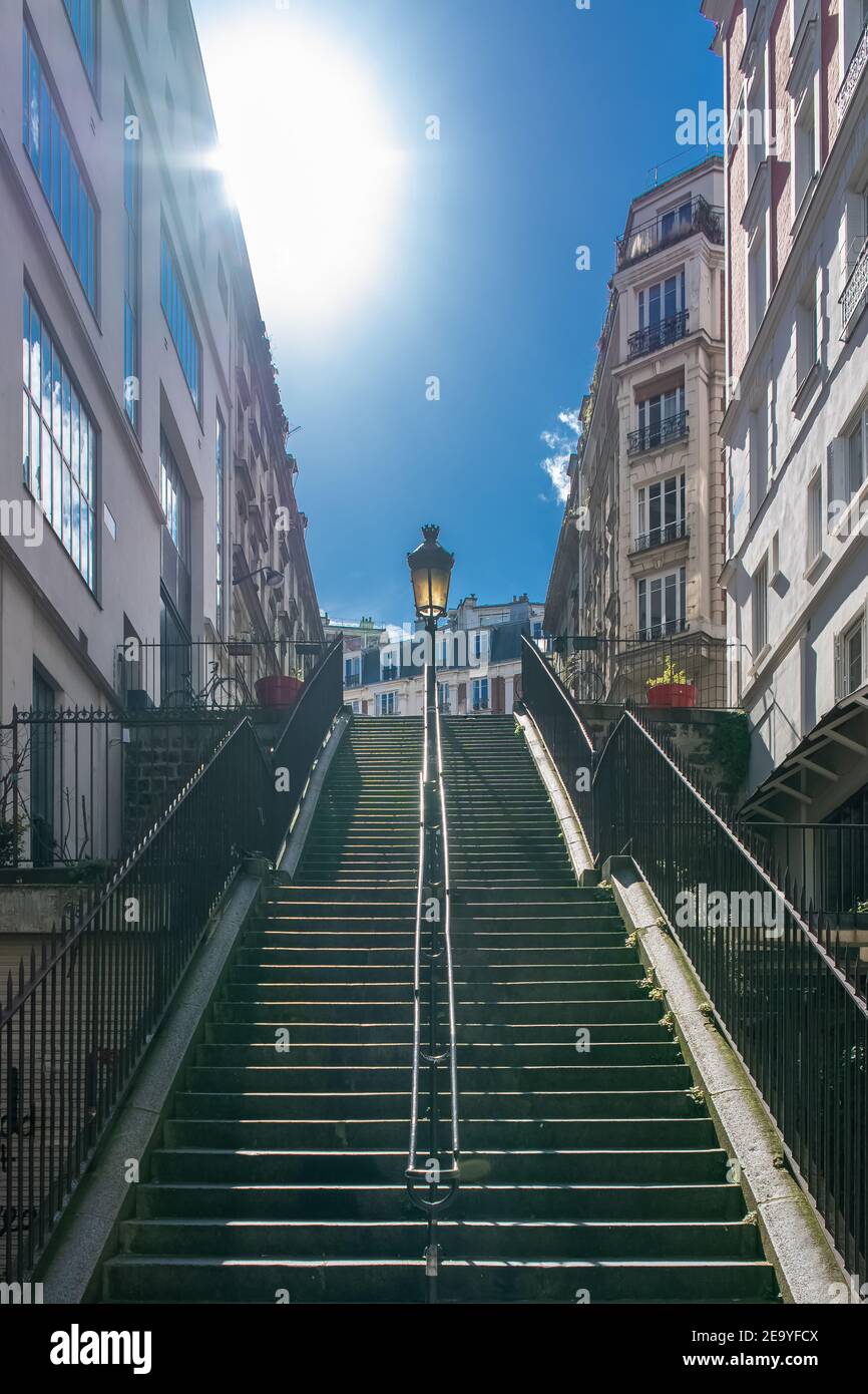 Parigi, romantica scalinata a Montmartre, vista tipica Foto Stock