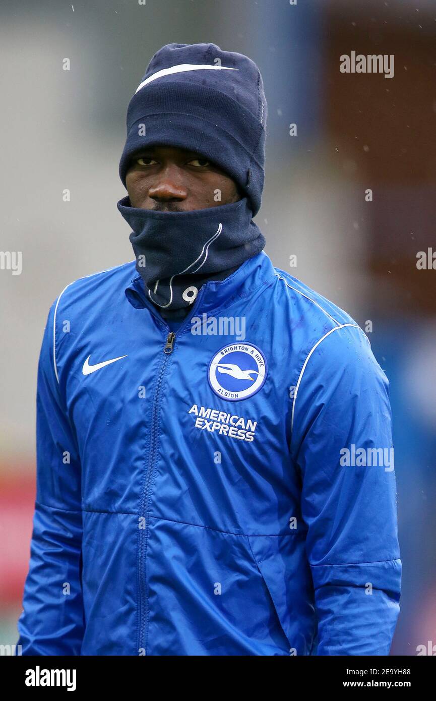 Burnley, Regno Unito. 06 febbraio 2021. Yves Bissouma di Brighton & Hove Albion si riscalda. Premier League Match, Burnley contro Brighton & Hove Albion al Turf Moor di Burnley, Lancs sabato 6 febbraio 2021. Questa immagine può essere utilizzata solo per scopi editoriali. Solo per uso editoriale, è richiesta una licenza per uso commerciale. Nessun uso nelle scommesse, nei giochi o nelle pubblicazioni di un singolo club/campionato/giocatore. pic di Chris Stading/Andrew Orchard sport photography/Alamy Live news Credit: Andrew Orchard sports photography/Alamy Live News Foto Stock