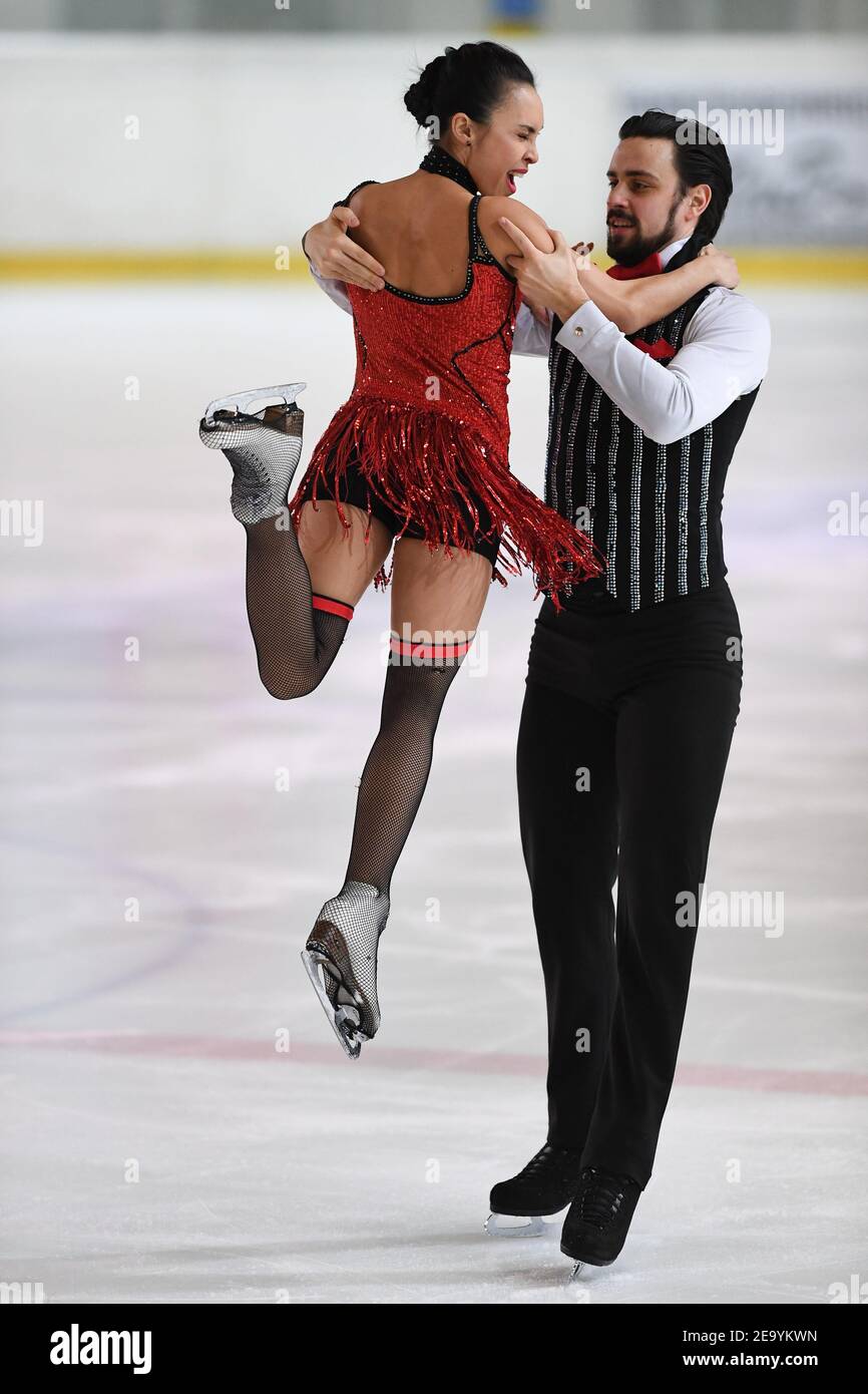 Jennifer JANE VAN RENSBURG & Benjamin STEFFAN dalla Germania, gareggerà nel Senior Ice Dance Rhythm Dance al ISU Egna Dance Trophy 2021 alla Wurth Arena, il 06 febbraio 2021 a Egna/Neumarkt, Italia. Credit: Raniero Corbelletti/AFLO/Alamy Live News Foto Stock