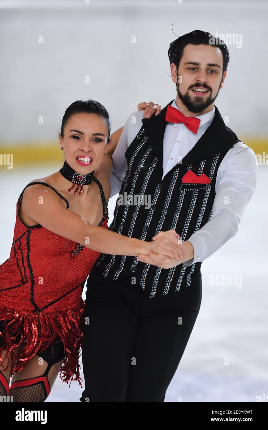 Jennifer JANE VAN RENSBURG & Benjamin STEFFAN dalla Germania, gareggerà nel Senior Ice Dance Rhythm Dance al ISU Egna Dance Trophy 2021 alla Wurth Arena, il 06 febbraio 2021 a Egna/Neumarkt, Italia. Credit: Raniero Corbelletti/AFLO/Alamy Live News Foto Stock