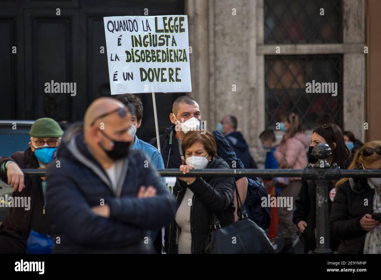 Roma, Italia. 06 febbraio 2021. Roma, 06/02/2021. Mario Draghi, nominato primo Ministro italiano - ed ex Presidente della Banca Centrale europea - ha tenuto la sua terza giornata di consultazioni a Palazzo Montecitorio, incontrando delegazioni dei partiti politici italiani nel tentativo di formare il nuovo Governo italiano. Credit: LSF Photo/Alamy Live News Foto Stock